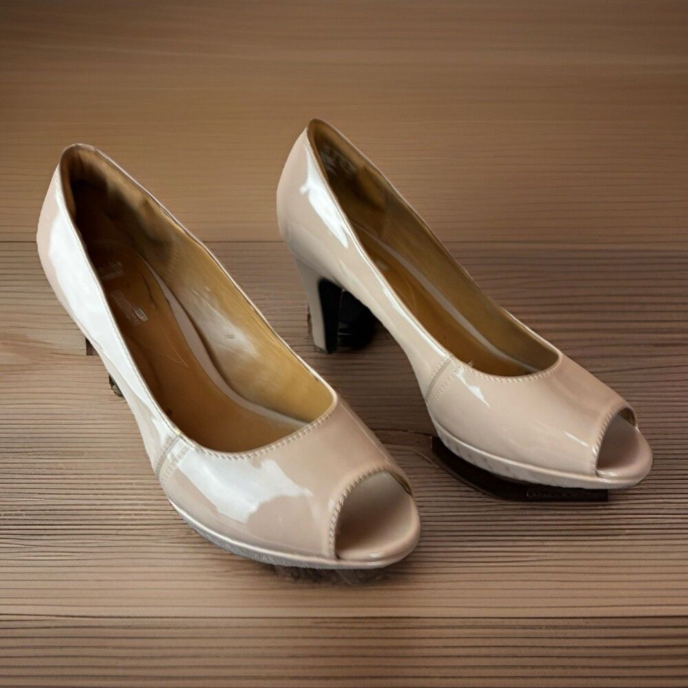 Clarks Cushioned Beige Peep Toe Platform Slip On Heels Women's Size 10M